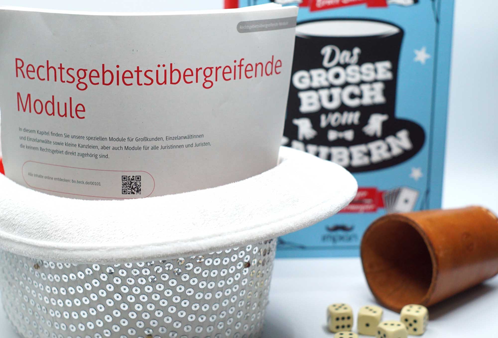 Zauberzilinder mit Würfelbecher