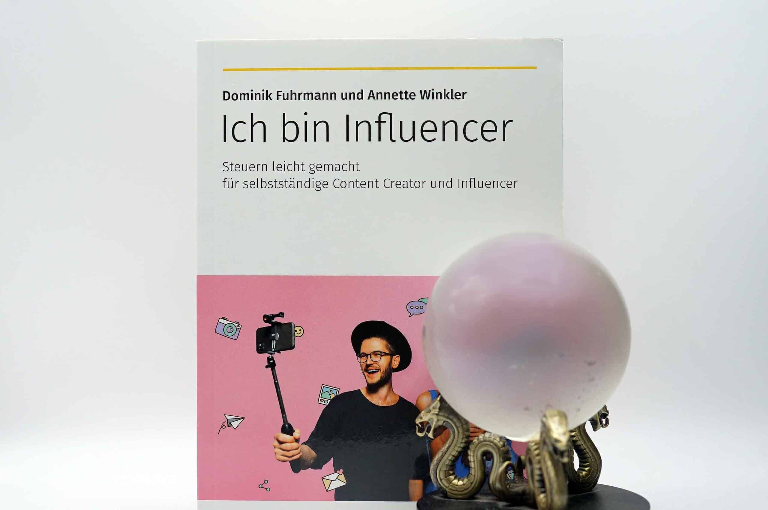 Buchcover: Ich bin Influencer + Glaskugel